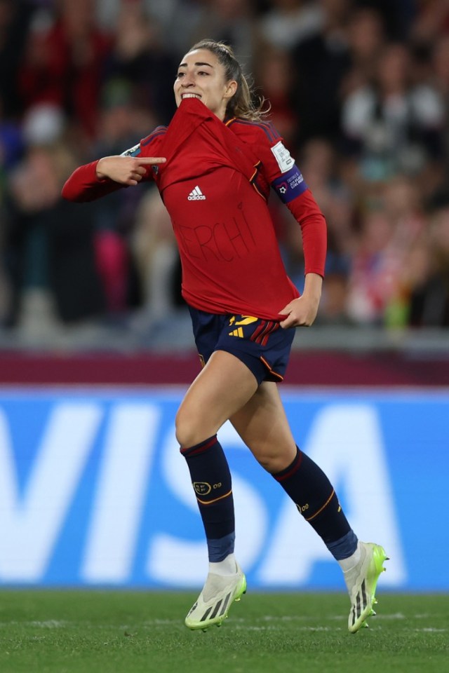 The Spain star lifted up her shirt to reveal a message