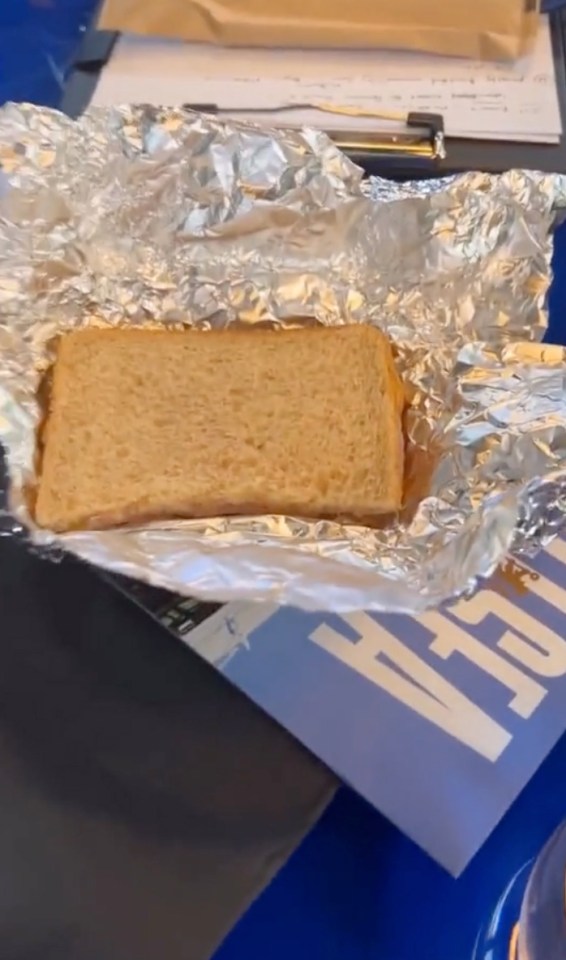 Richards zoomed in on the sandwich Keane brought in