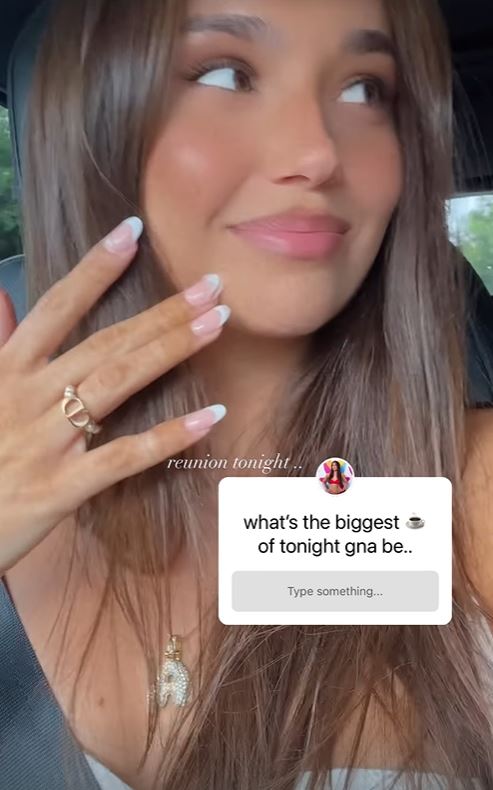 Amber Wise showed off her fresh manicure