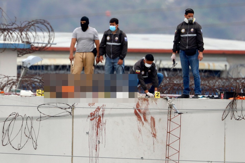 The body of a prisoner lies next to police on the roof of the Litoral prison after riots broke out in 2021