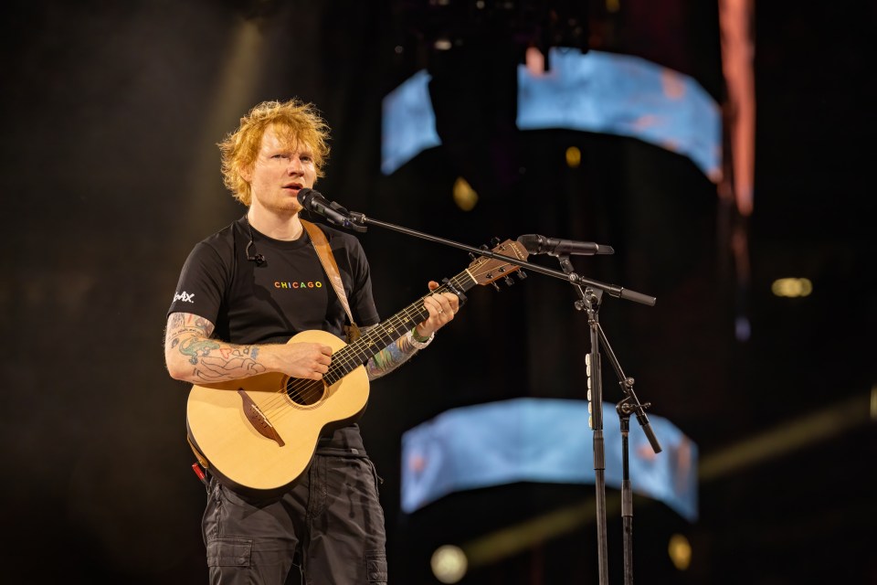 Ed Sheeran performed in front of a record crowd at the Chicago stadium on Saturday