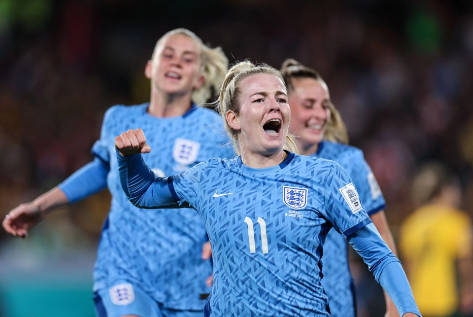 Lauren Hemp scored England's second goal as the Lionesses roared into the final