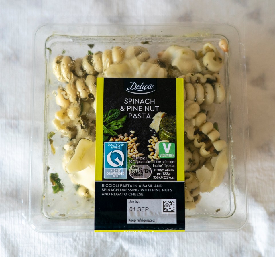 215g, Lidl, £1.59. Per serving (half pack) – 245 kcal (12.25%) 11.1g fat (15.85%)