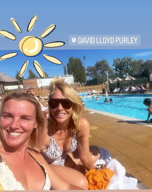 Laura looked stunning as she posed by the pool