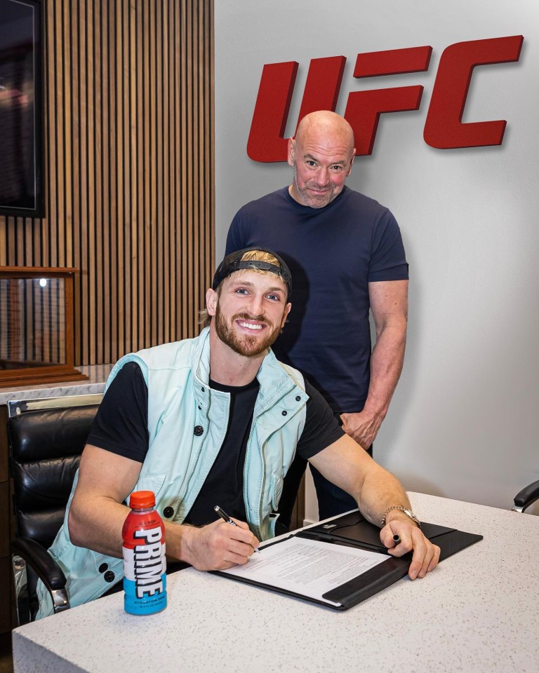 Paul signs a deal with UFC as overseen by president Dana White