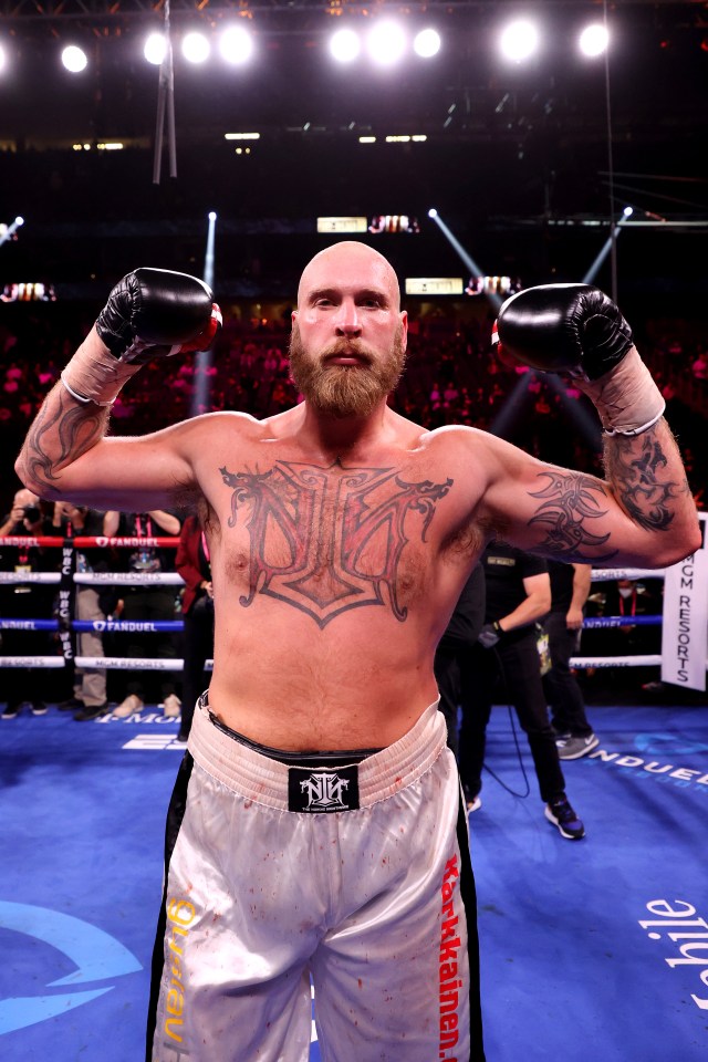 Robert Helenius has stepped in to replace Dillian Whyte at the O2 Arena