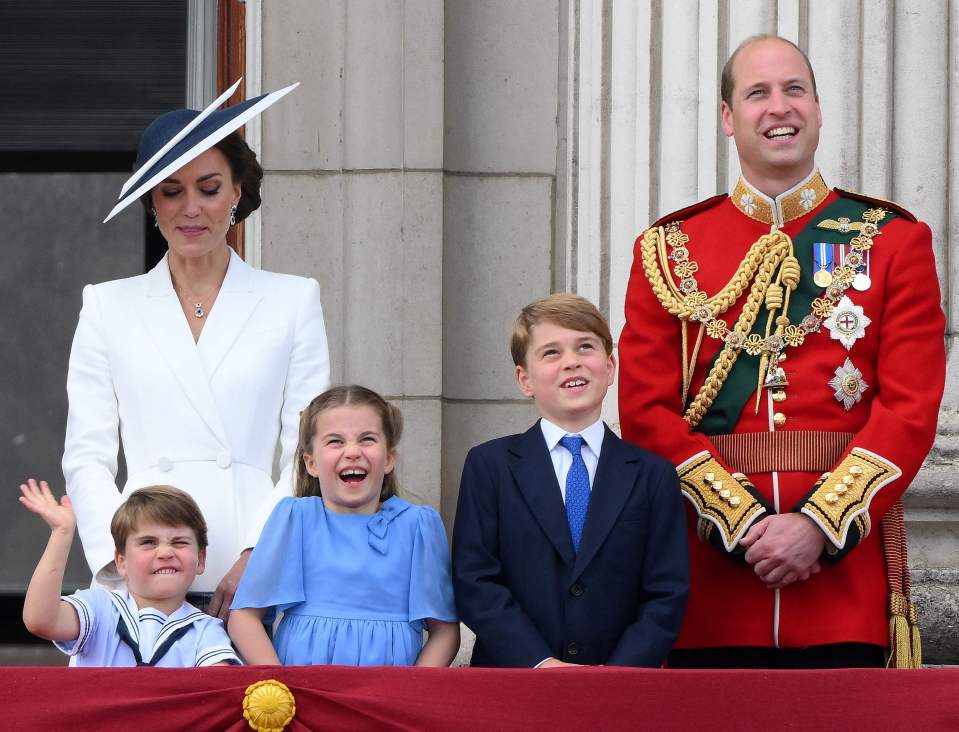 The expert claimed that Kate is making a conscious effort to ensure that Charlotte and her older brother, Princes George, have a strong bond