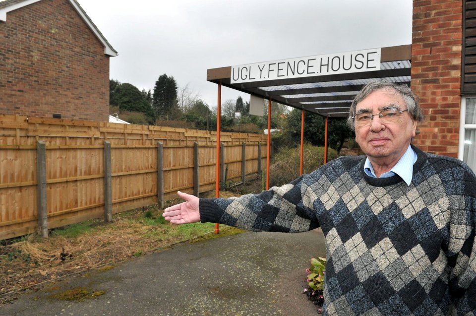 Roy put up a sign slamming his neighbour's fence