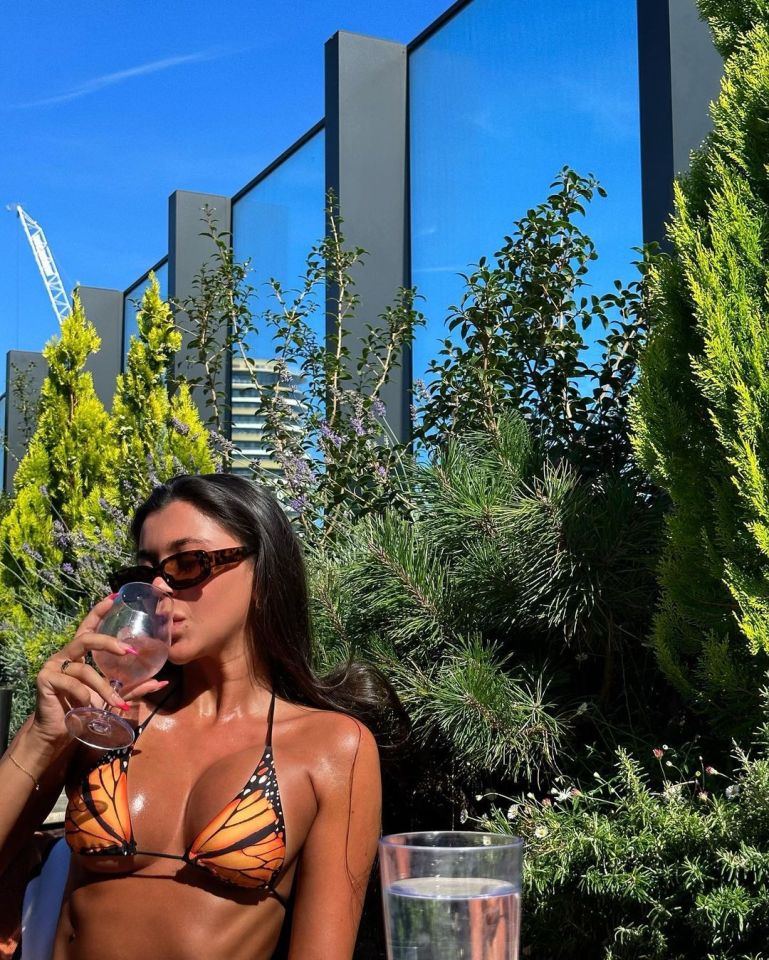 A Love Island star looked stunning as she stripped off to a bikini in the middle of a London restaurant