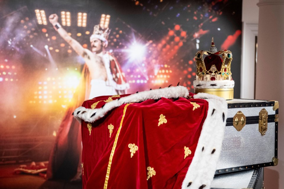 His stage crown and royal cape are among the most well-known items