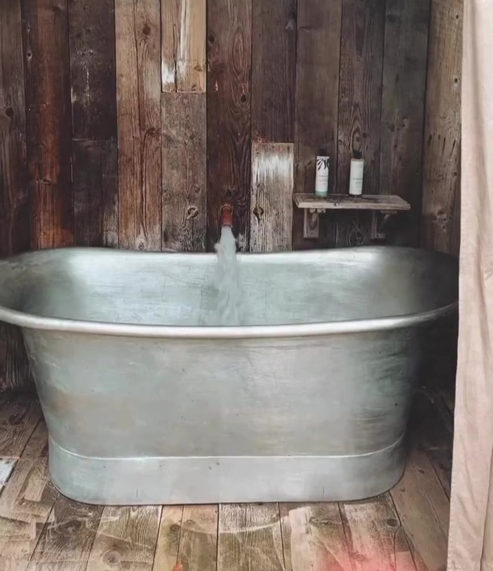 The accommodation boasted a steel bathtub