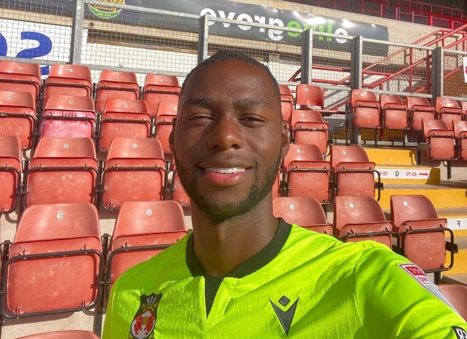 Wrexham have signed Arsenal goalie Arthur Okonkwo on loan