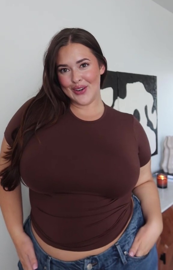 Emma tried the new Skims push-up bra and shared her thoughts