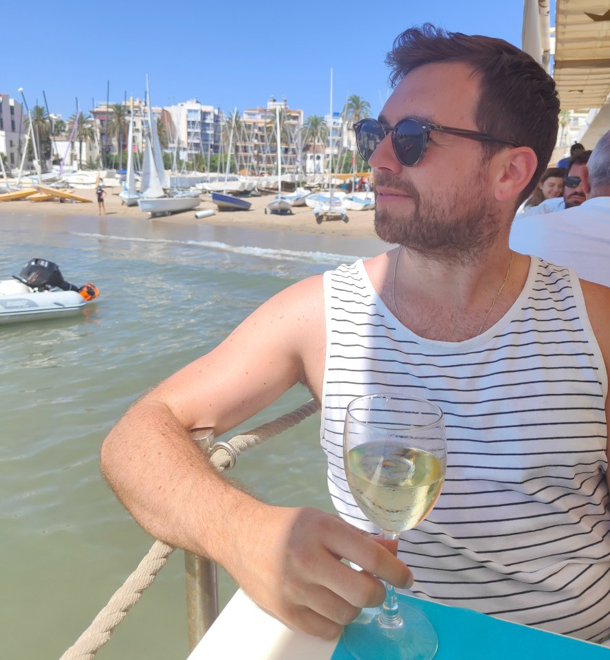 You can easily find €3 glasses of wine in Sitges