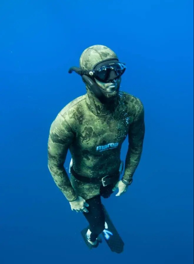 Zuccari is famed for his daring descents to the depths without a mask