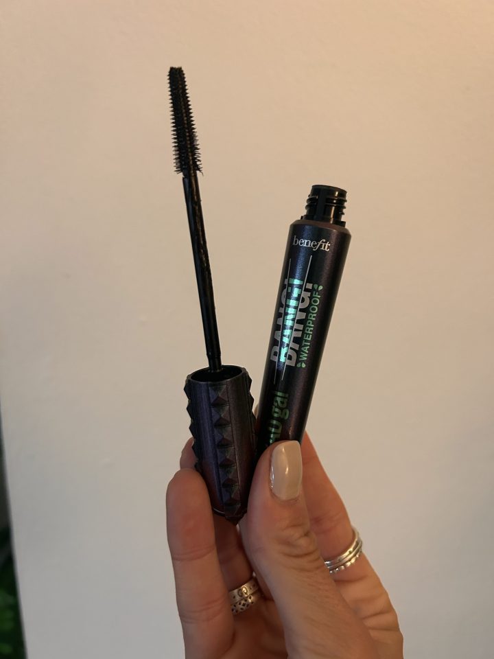 Although the brush is slightly flimsy, you don't need many coats of this mascara to achieve an intense look