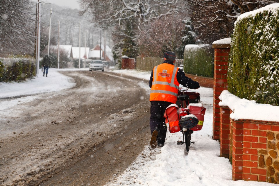 There is still time to take on work and make enough extra cash to add some welcome Yuletide cheer - try big seasonal employers such as Royal Mai