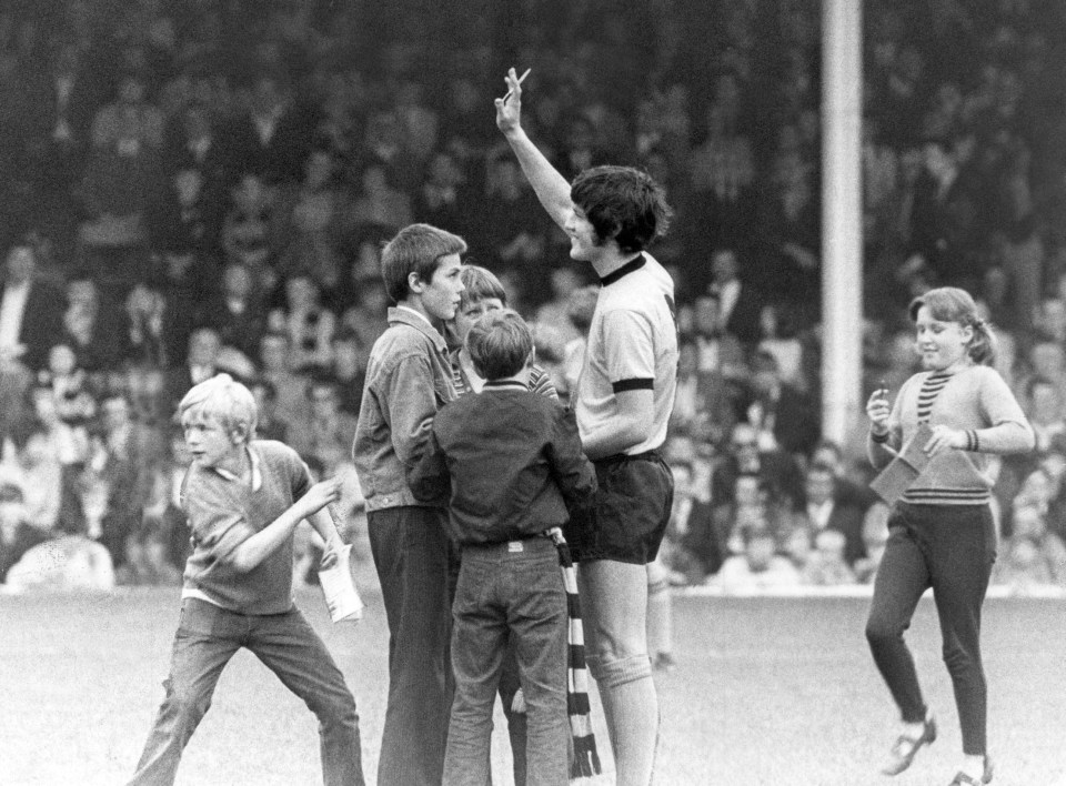 Knowles waves goodbye to the Molineux faithful