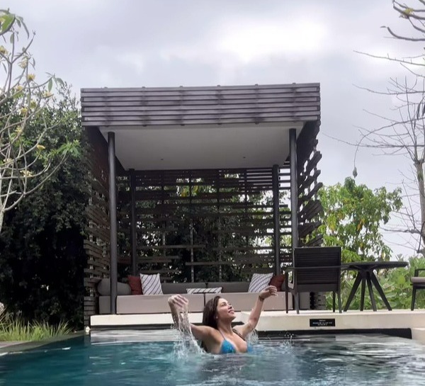 Arianny has been relaxing in Bali