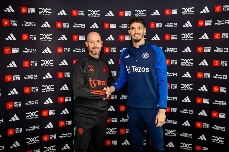 Altay Bayindir has signed for Man Utd from Fenerbahce