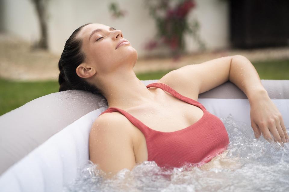 Soaking in a hot tub has some of the same health benefits as going for a 30-minute jog, a study suggests