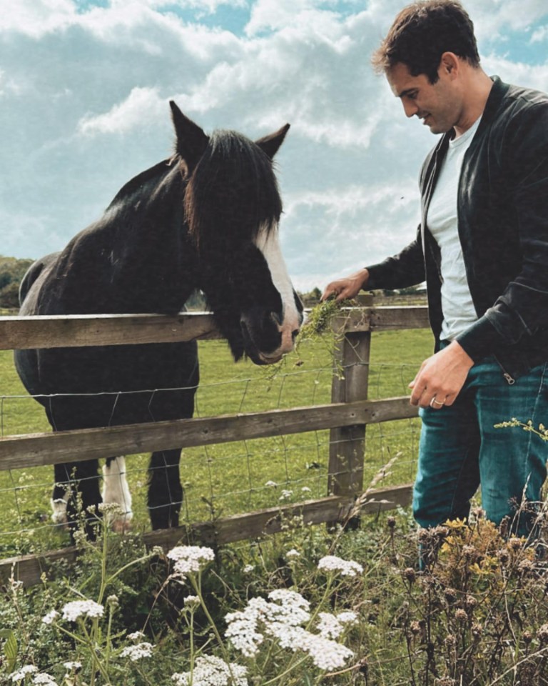 Kelly's husband Jeremy Parisi looked in his element as he fed a horse