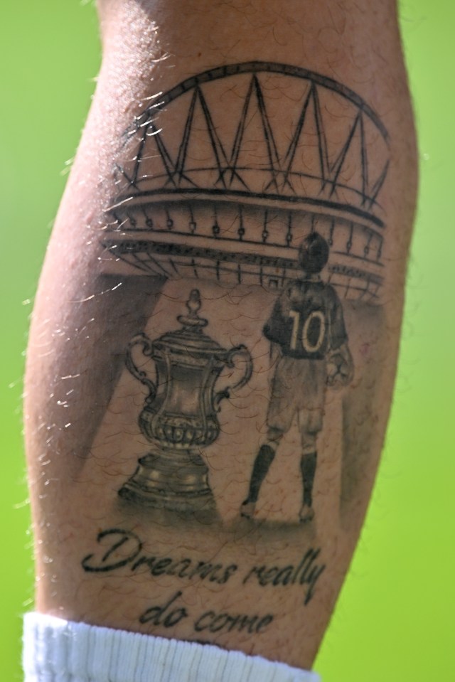 Maddison has a No10 shirt tattooed on his leg