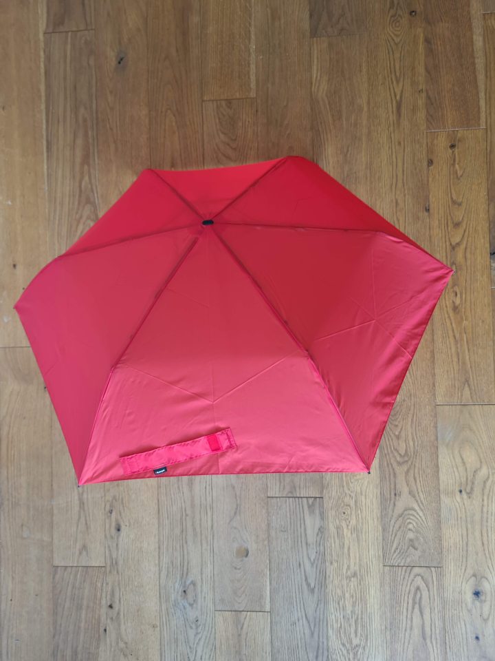 Flexible struts mean this umbrella can withstand wind speeds of 60mph, but it's still slim enough to pop in a pocket