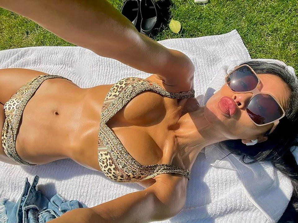 Nicole sunbathing in London