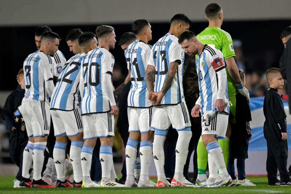 The Argentina squad are having to use oxygen to deal with the high altitude in Bolivia