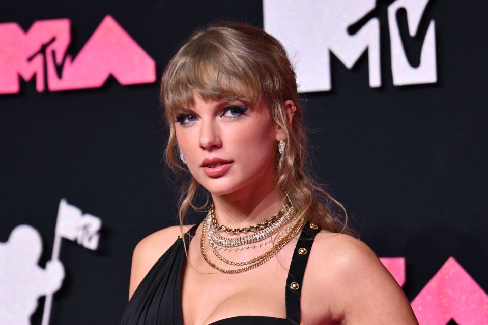 Taylor Swift is being wooed by American football hero Travis Kelce