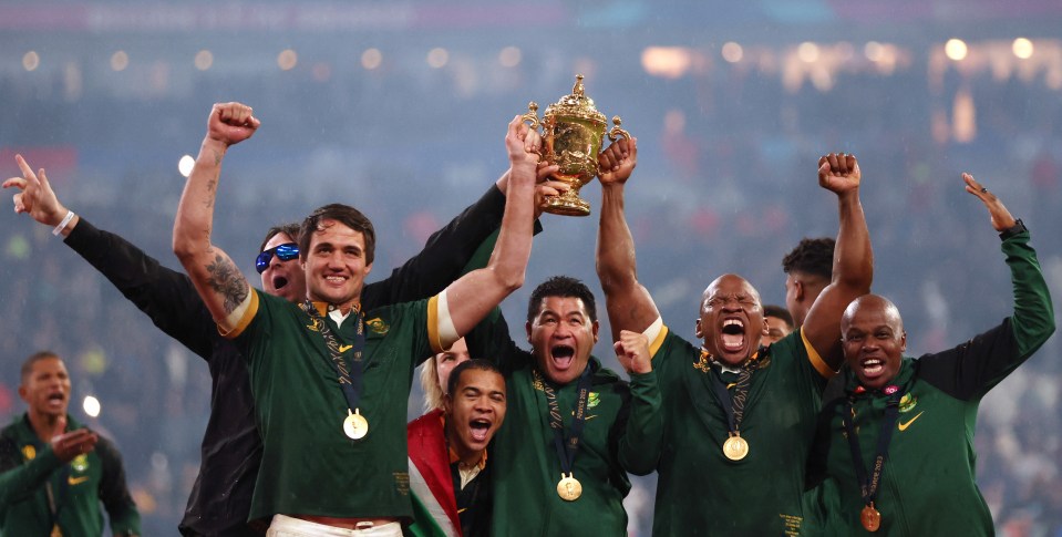 Dan posed for a photo with South Africa stars Faf de Klerk and Cheslin Kolbe as they held aloft the trophy – which he even touched