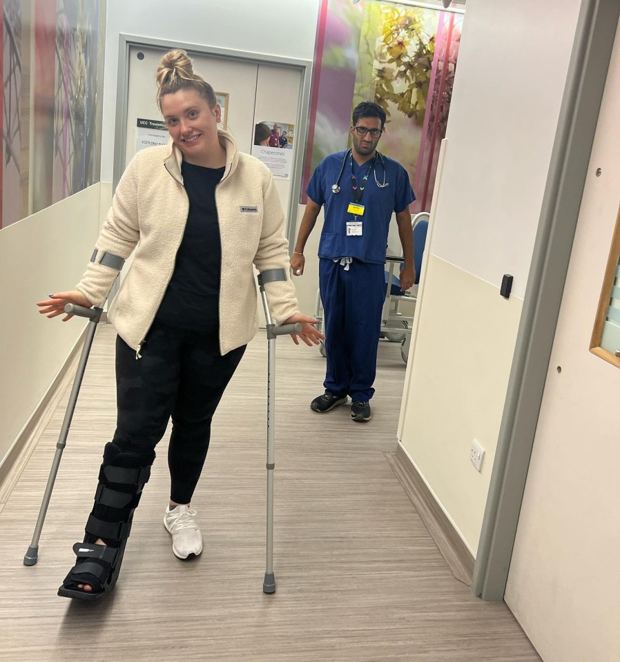 Ella Henderson revealed she had hurt her ankle