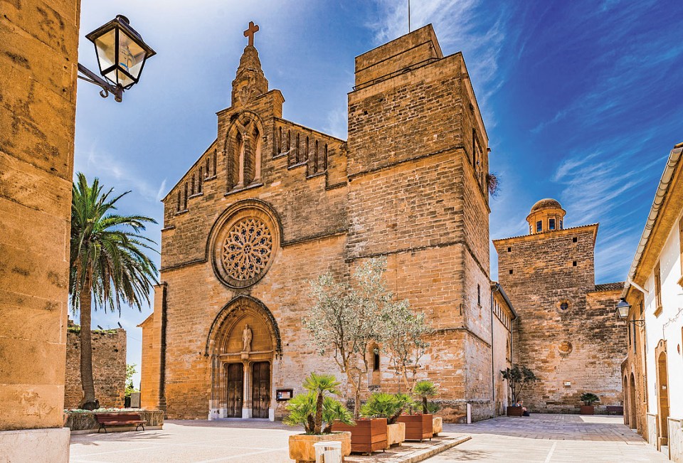 The old town of Alcúdia is just a 25-minute drive away