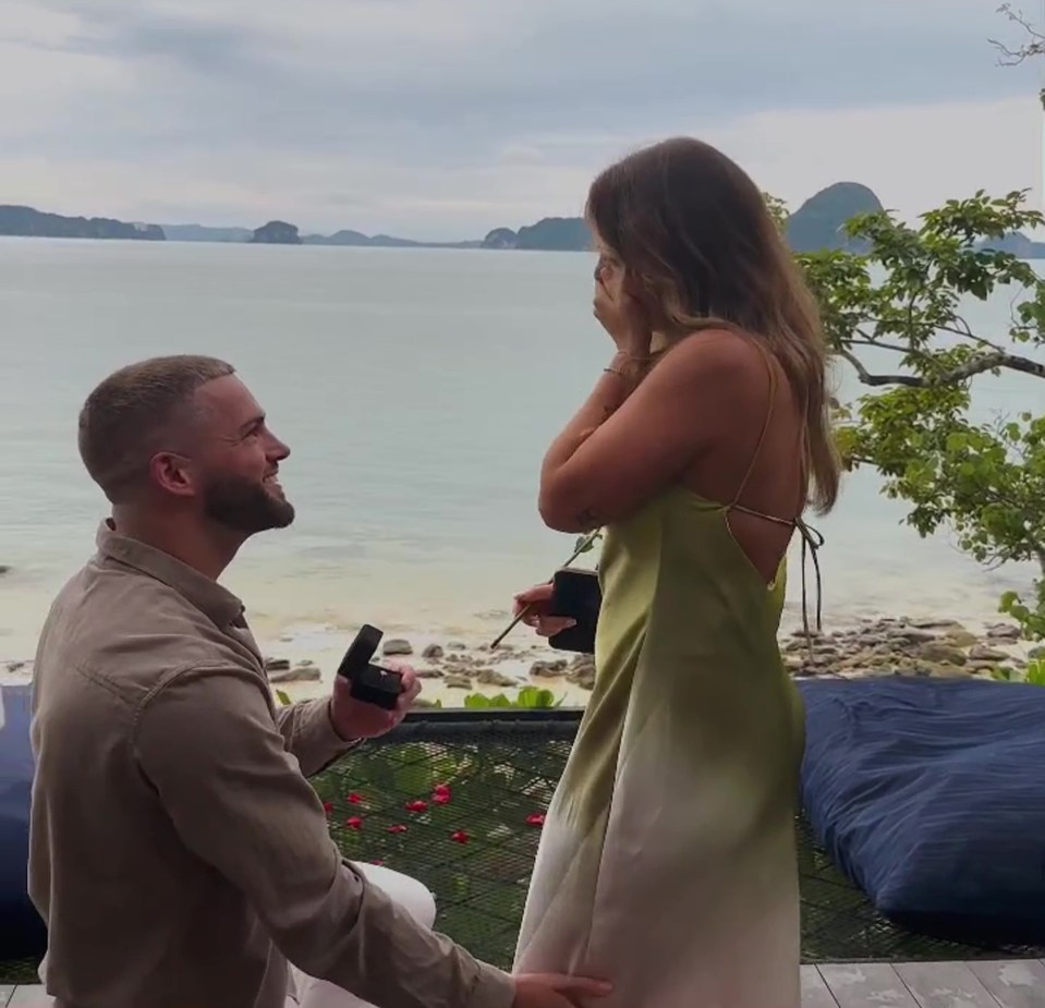 Jamie got down on one knee in Thailand