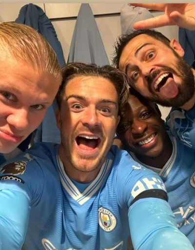 Jack Grealish took a joyou selfie with his Man City team-mates