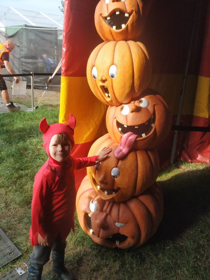 You can get a discount on tickets if you rent a wheelbarrow for your pumpkins too