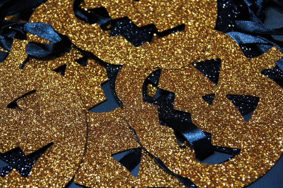 Glittery pumpkin Halloween bunting.