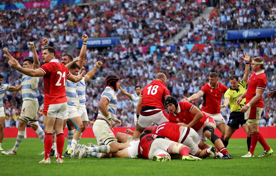 Joel Sclavi scores for Argentina