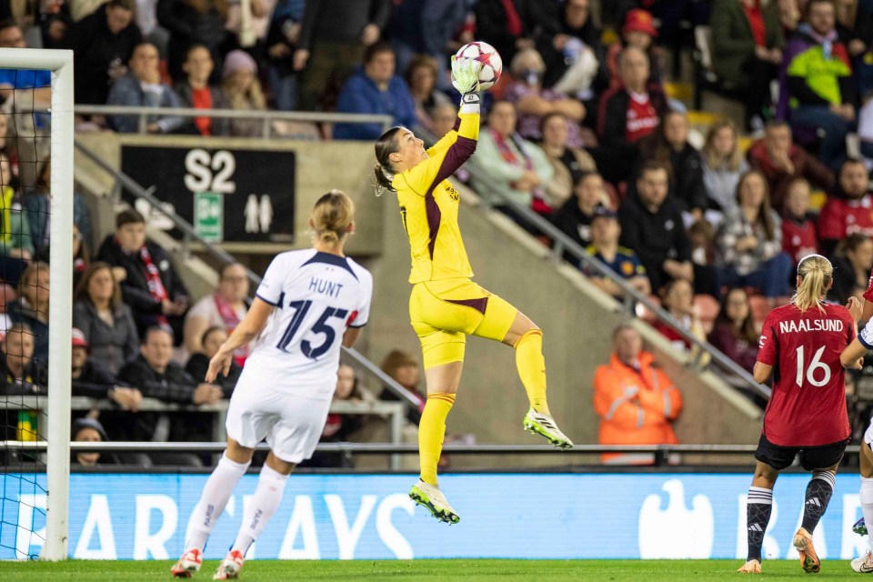 Mary Earps shone in goal for Man United as they held PSG to a 1-1 draw