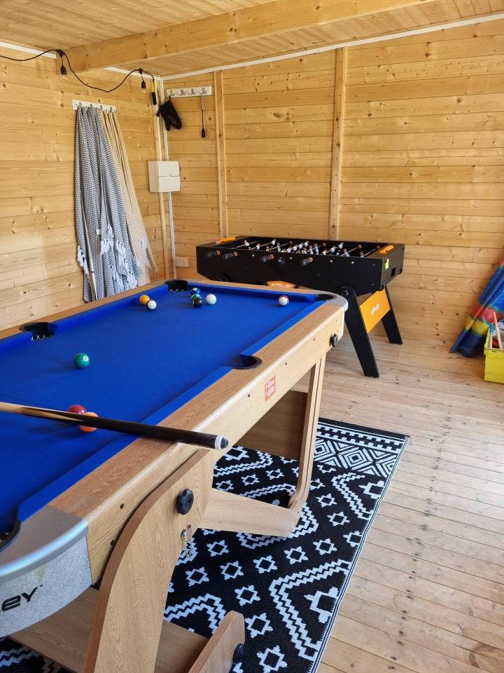 It also has a pool room ideal for parties