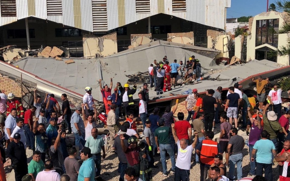 The roof caved in at the Santa Cruz parish in Ciudad Madero