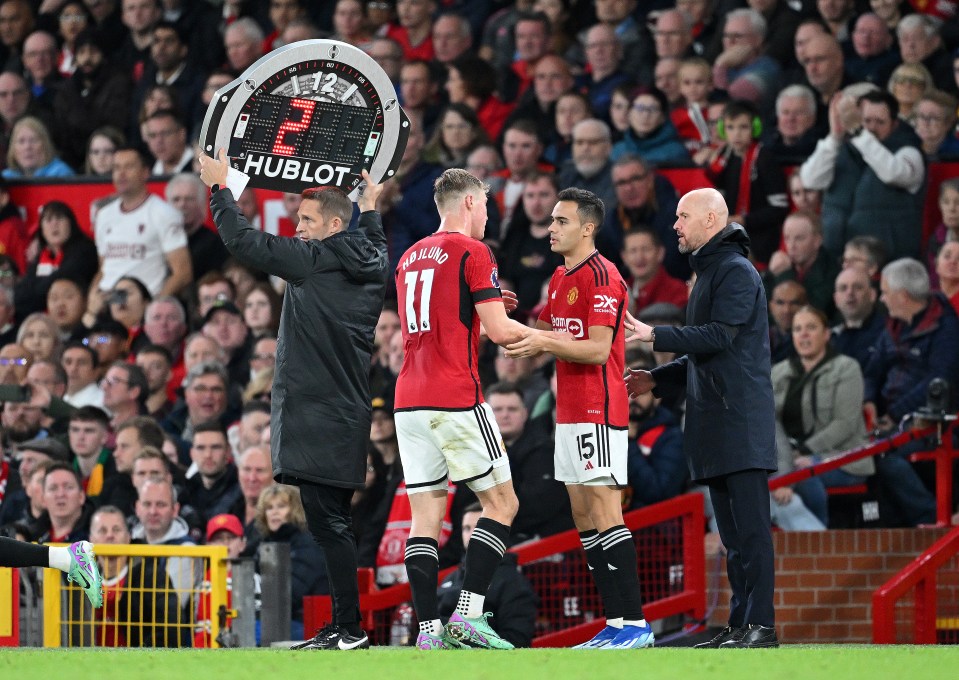 Sergio Reguilon comes on for Man Utd