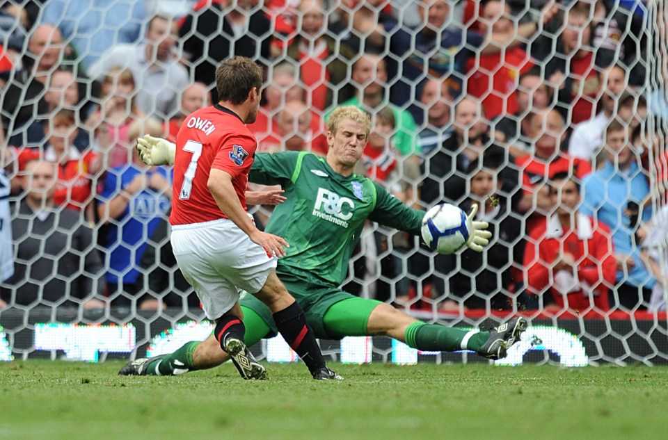 Owen kept the No7 shirt until he left Old Trafford in 2012