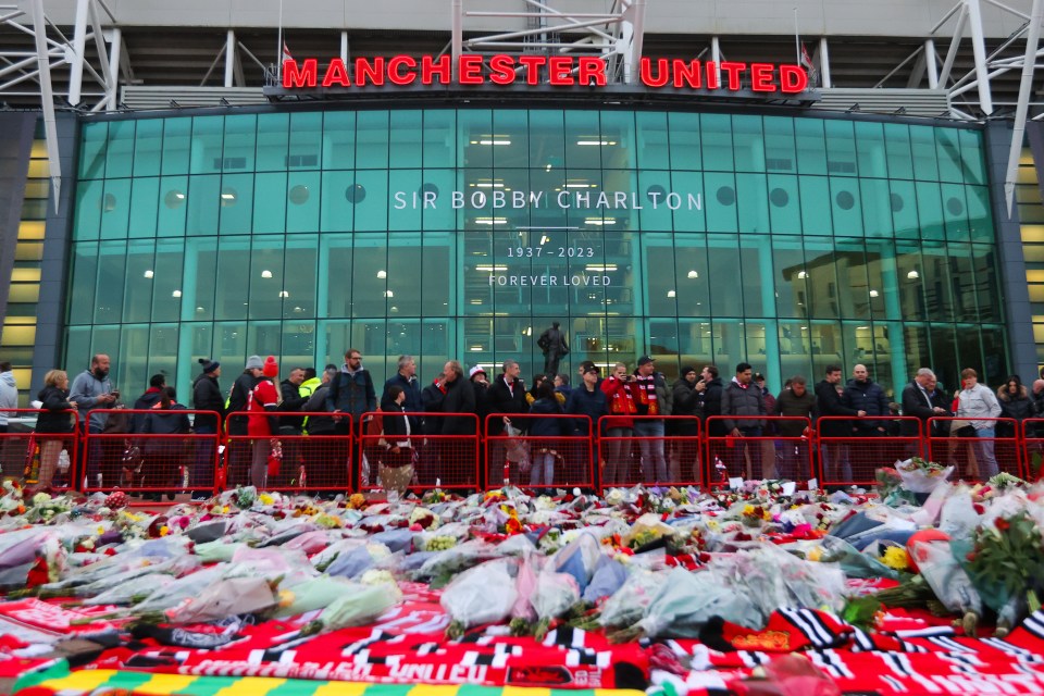 Hundreds of fans gathered outside Old Trafford to pay tribute to Sir Bobby Charlton