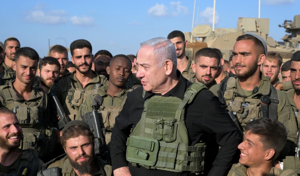 Israeli Prime Minister Netanyahu met with combat soldiers at the Gaza border