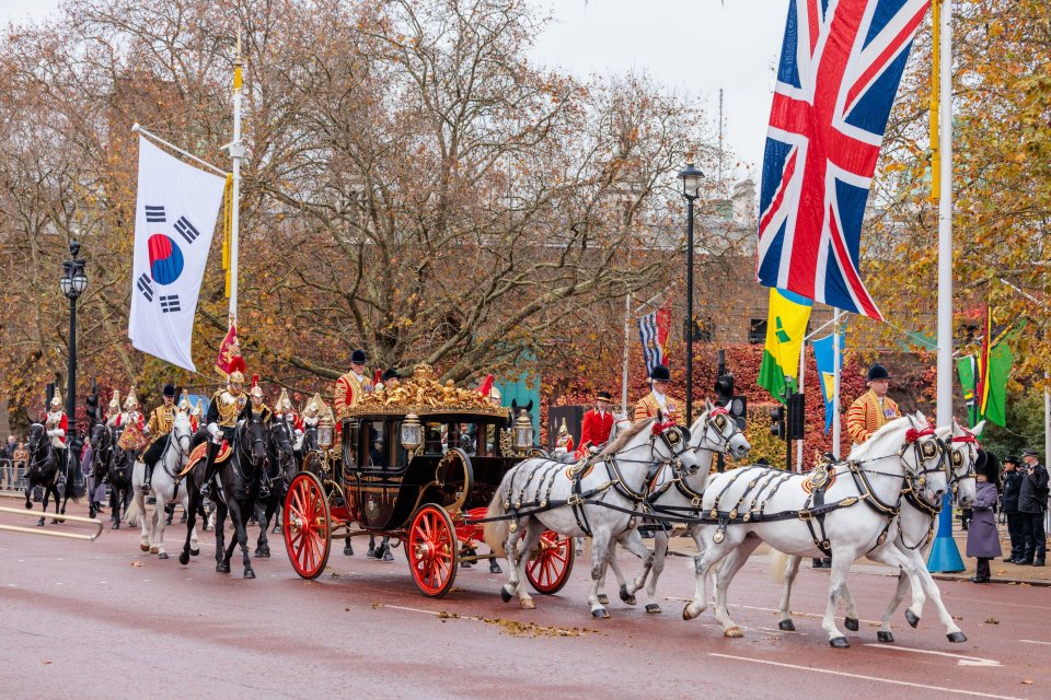 The visitors were honoured with a carriage ride down The Mall