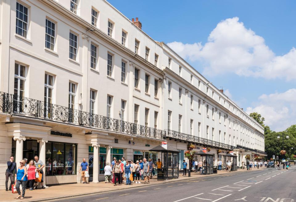 Nearby Royal Leamington Spa is a beautiful town with stunning architecture and a great place to do some early Christmas shopping