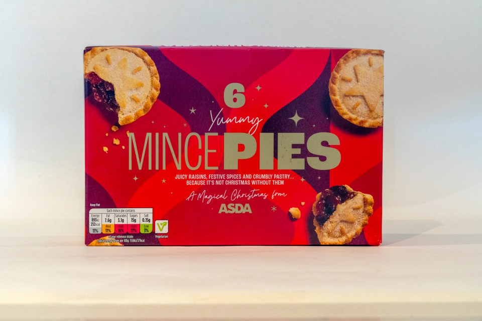 Rosie wasn't a fan of Asda's mince pies, which had a glue pastry