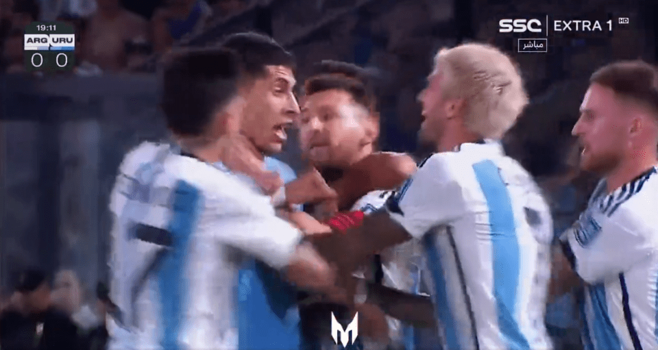 Messi in the midst of the ruckus